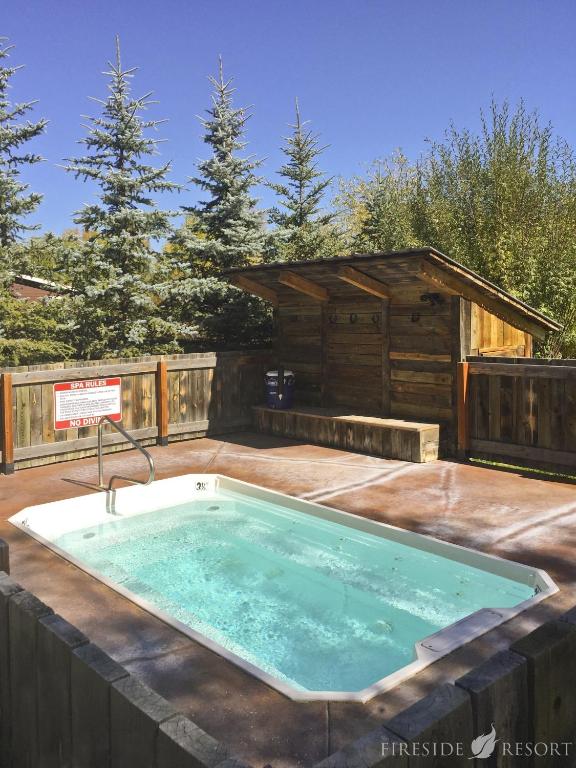 Bazén v ubytování Fireside Resort nebo v jeho okolí