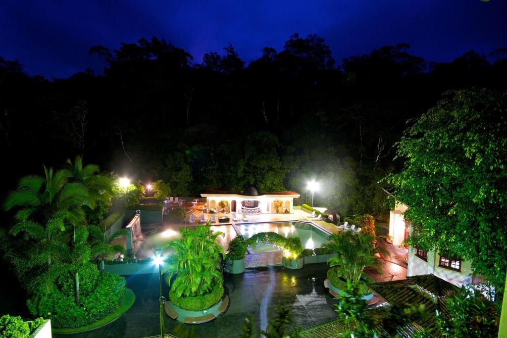 Bazén v ubytování El Tucano Resort & Thermal Spa nebo v jeho okolí