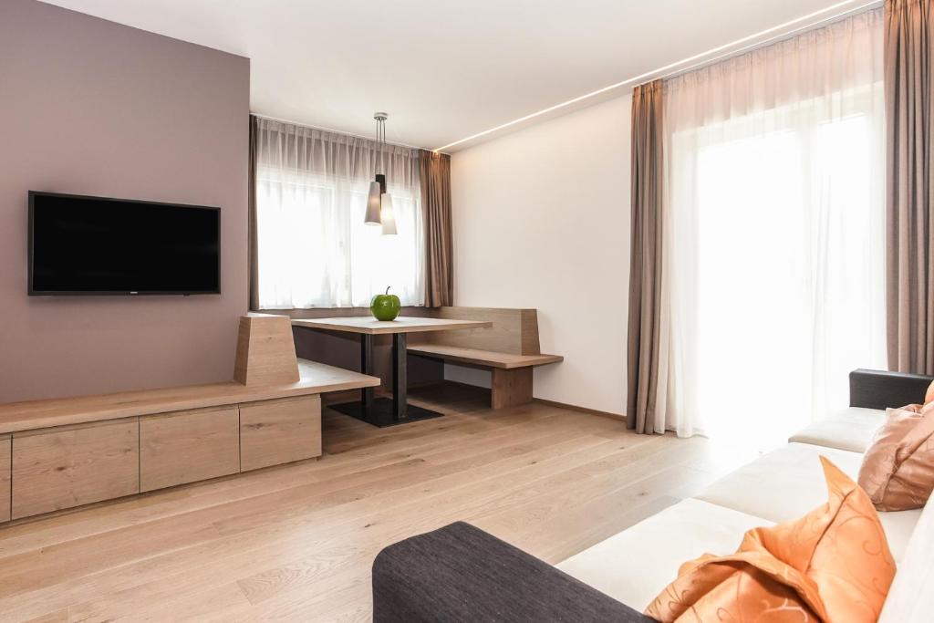 TV a/nebo společenská místnost v ubytování Gasthof Sonne snc
