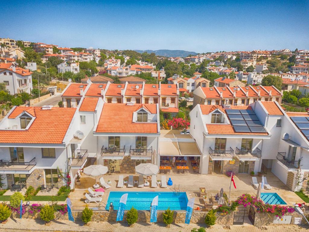 Bazén v ubytování Datca Beyaz Ev Hotel nebo v jeho okolí