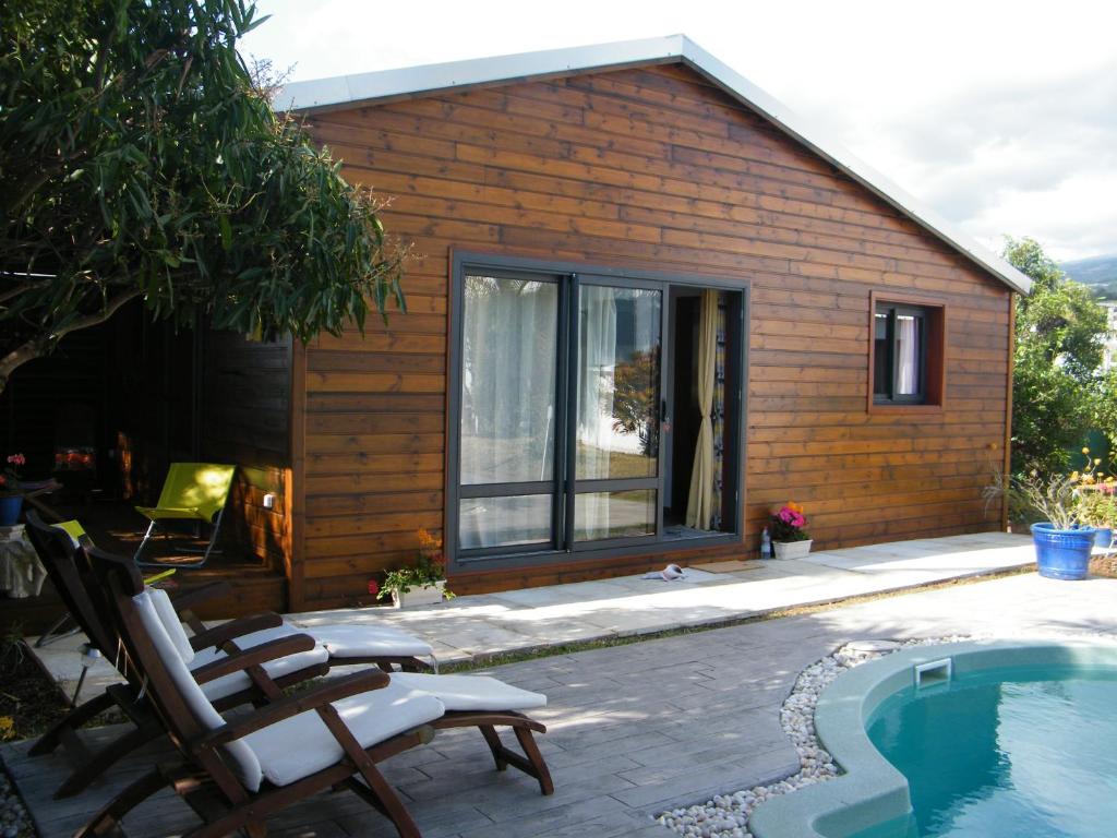 Bazén v ubytování Géranium et Manguier Guest House nebo v jeho okolí
