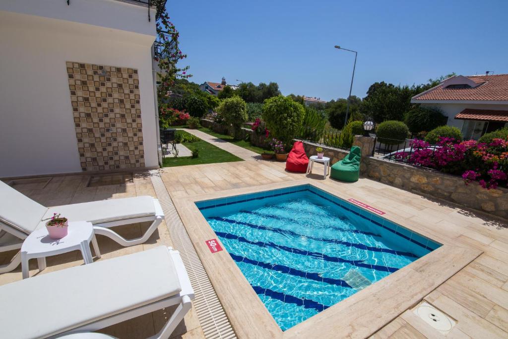 Bazén v ubytování Datca Beyaz Ev Hotel nebo v jeho okolí