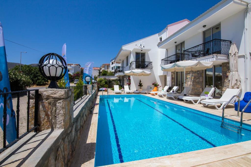Bazén v ubytování Datca Beyaz Ev Hotel nebo v jeho okolí