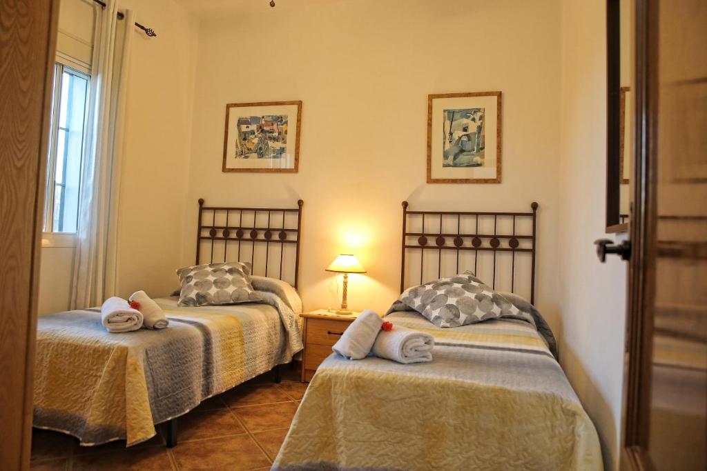 Posteľ alebo postele v izbe v ubytovaní Casa Rural Típica Andaluza, WiFi,Piscina, Barbacoa, Aire Acondicionado, 5min Centros