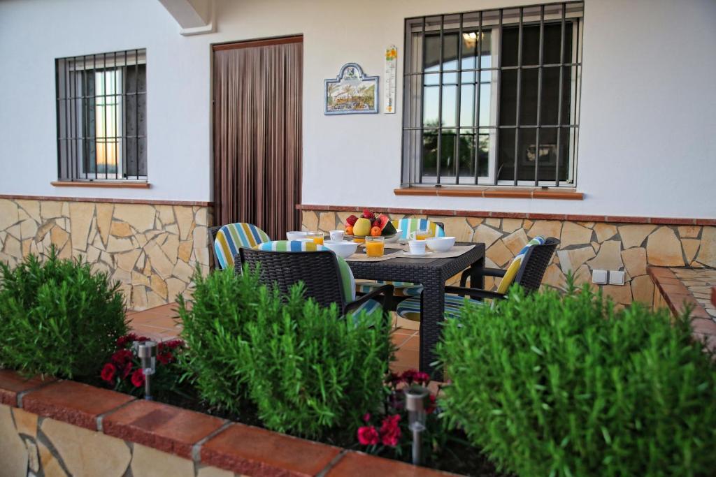 Vonkajšia záhrada v ubytovaní Casa Rural Típica Andaluza, WiFi,Piscina, Barbacoa, Aire Acondicionado, 5min Centros