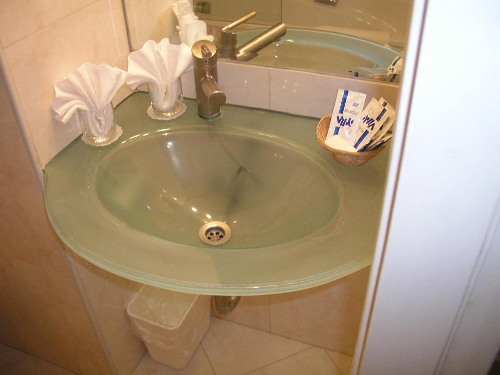 Un baño de Jerusalem Gold Hotel