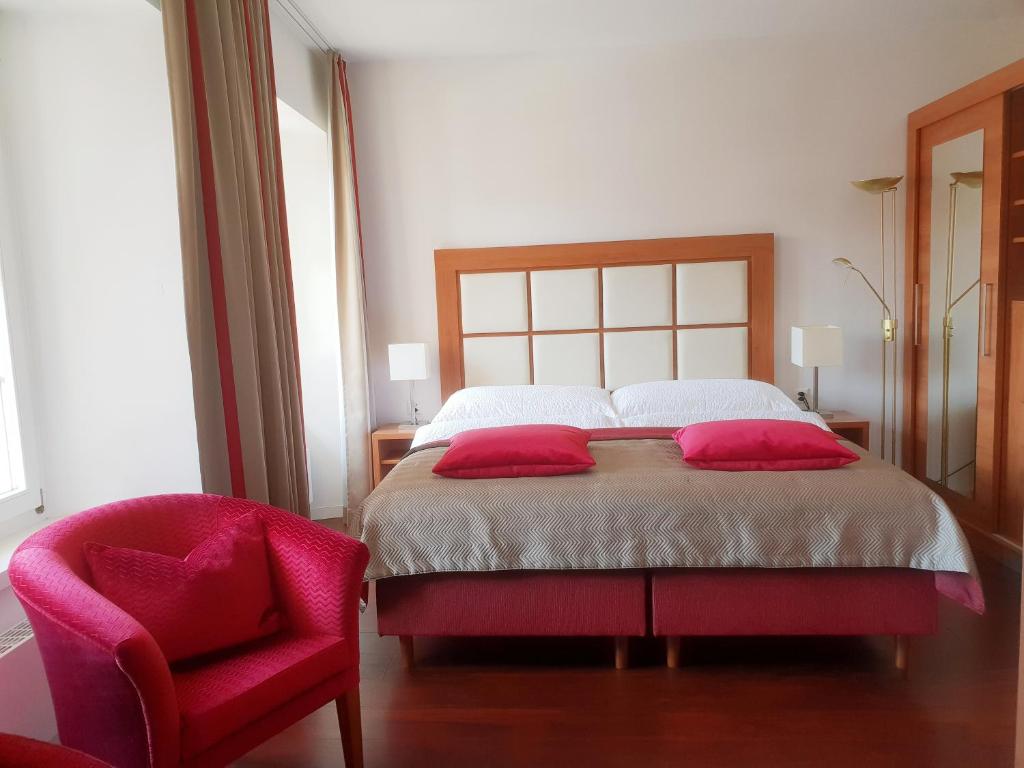 Postel nebo postele na pokoji v ubytování Hotel zur Post