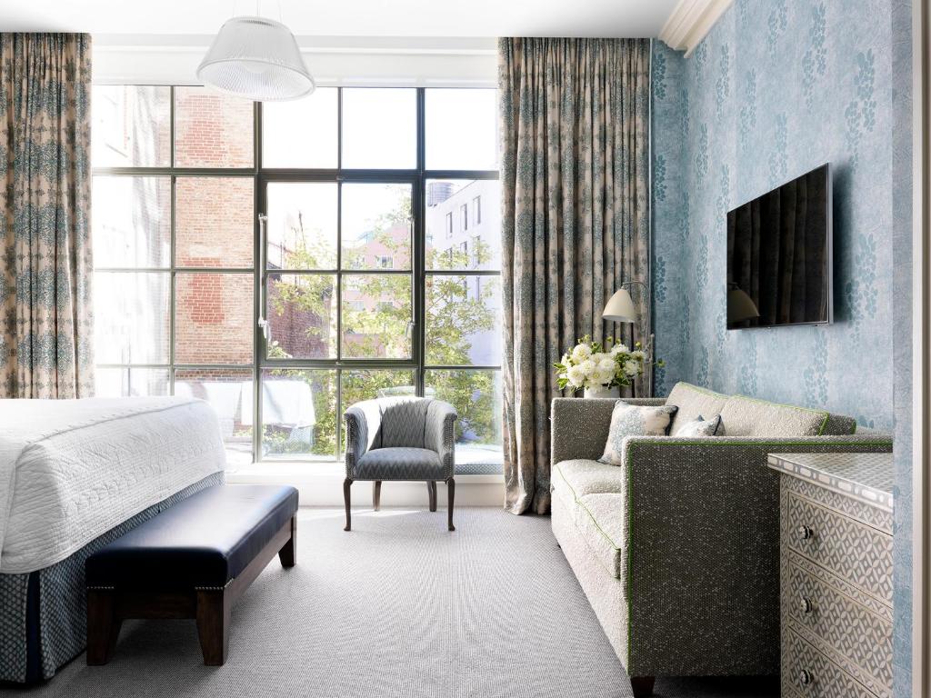 TV a/nebo společenská místnost v ubytování Crosby Street Hotel