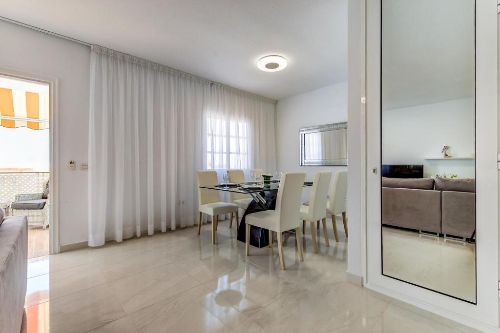 Kuchyň nebo kuchyňský kout v ubytování Villa Panoramic del Atlantico