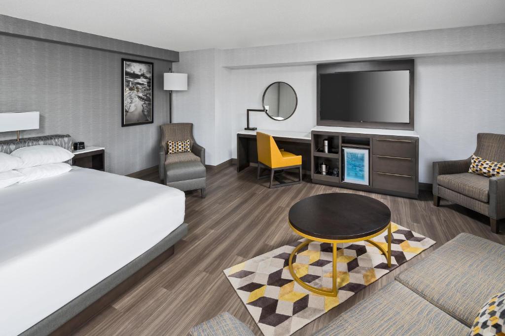 Hyatt Regency - Greenville - King Room Met Uitzicht Op Straat