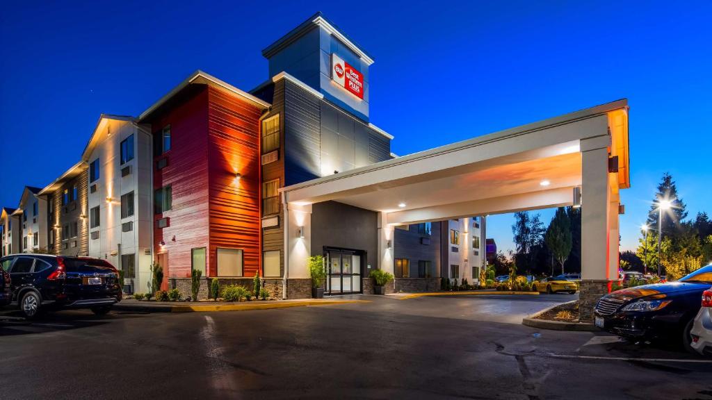 a building with a car parked in front of it at Best Western Plus Portland Airport Hotel & Suites in Parkrose