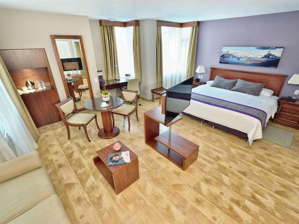 Postel nebo postele na pokoji v ubytování Mercure Alameda Quito