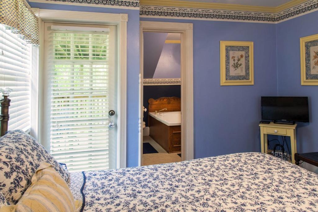 Hidden Springs Bed and Breakfast - Queen Suite
