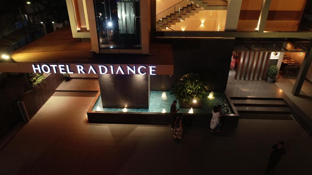 een overhead view of a hotel radiance sign in a building bij Hotel Radiance in Ahmadnagar