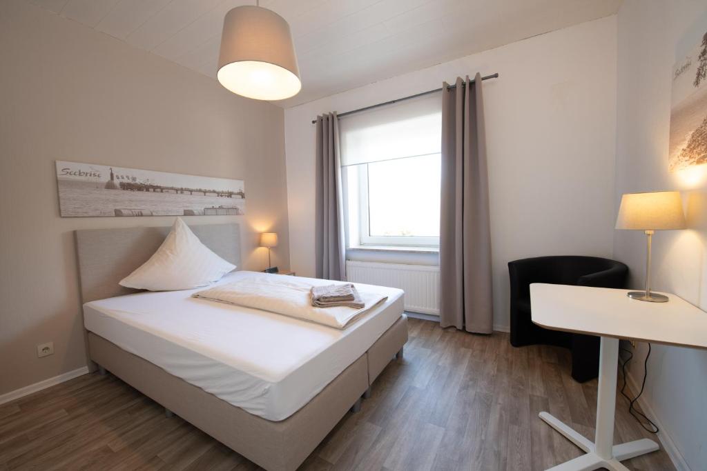 Postel nebo postele na pokoji v ubytování Hotel Seebrise Grömitz