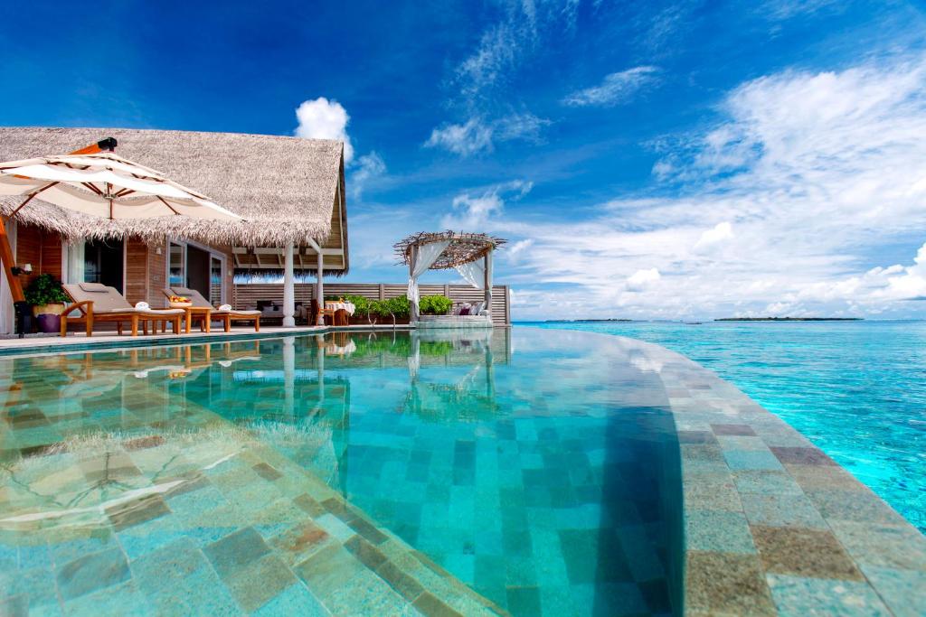Bazén v ubytování Milaidhoo Maldives nebo v jeho okolí