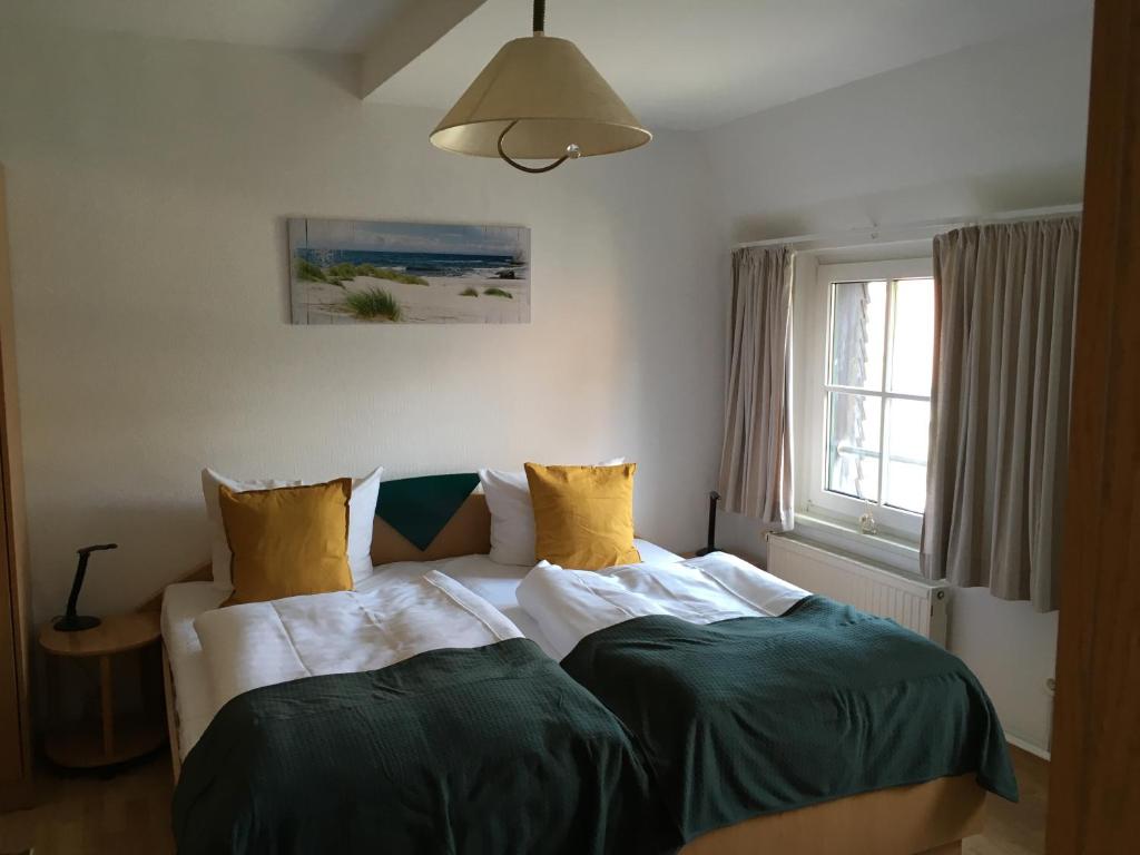 Postel nebo postele na pokoji v ubytování Hotel-Pension Seeadler