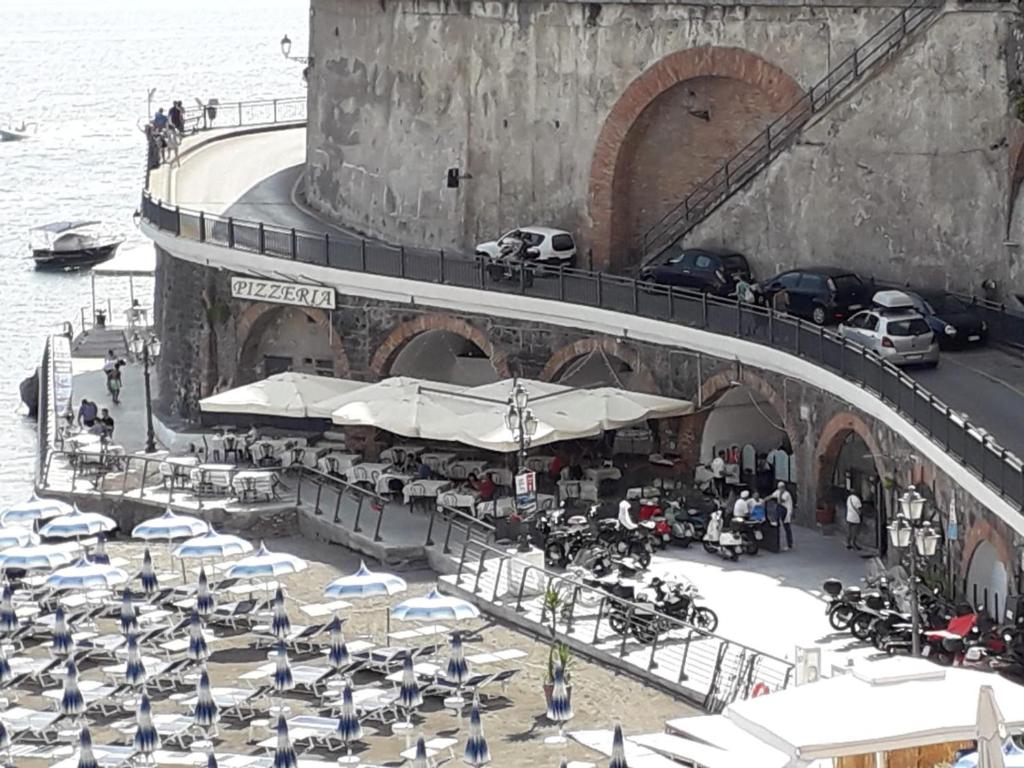 That's Atrani, Amalfi Coast beach front apartment vendégei
