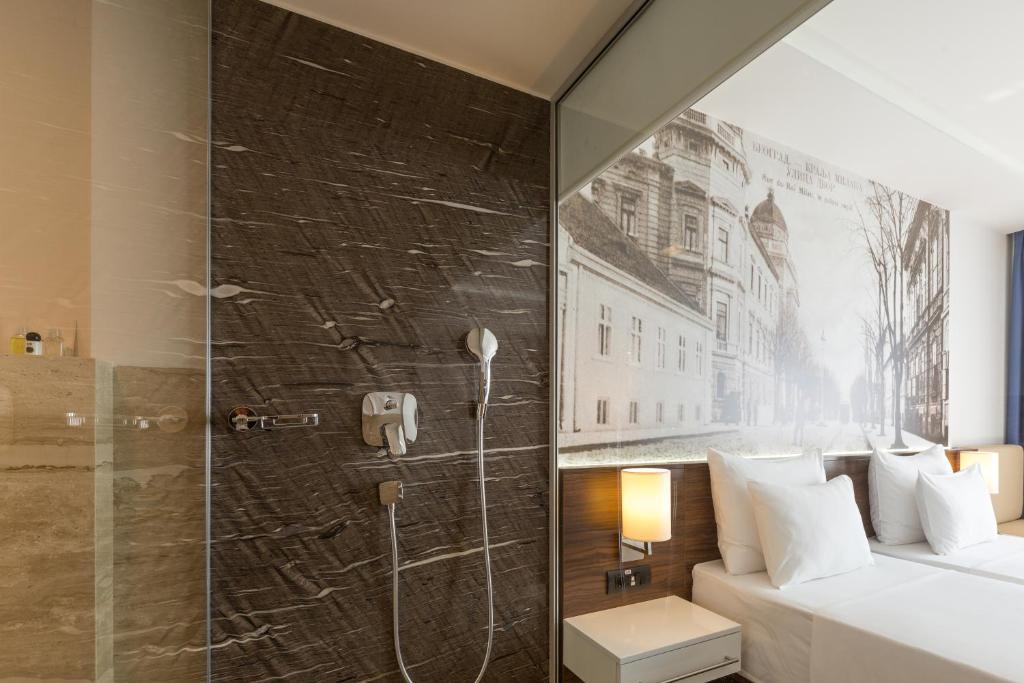Koupelna v ubytování Abba Hotel