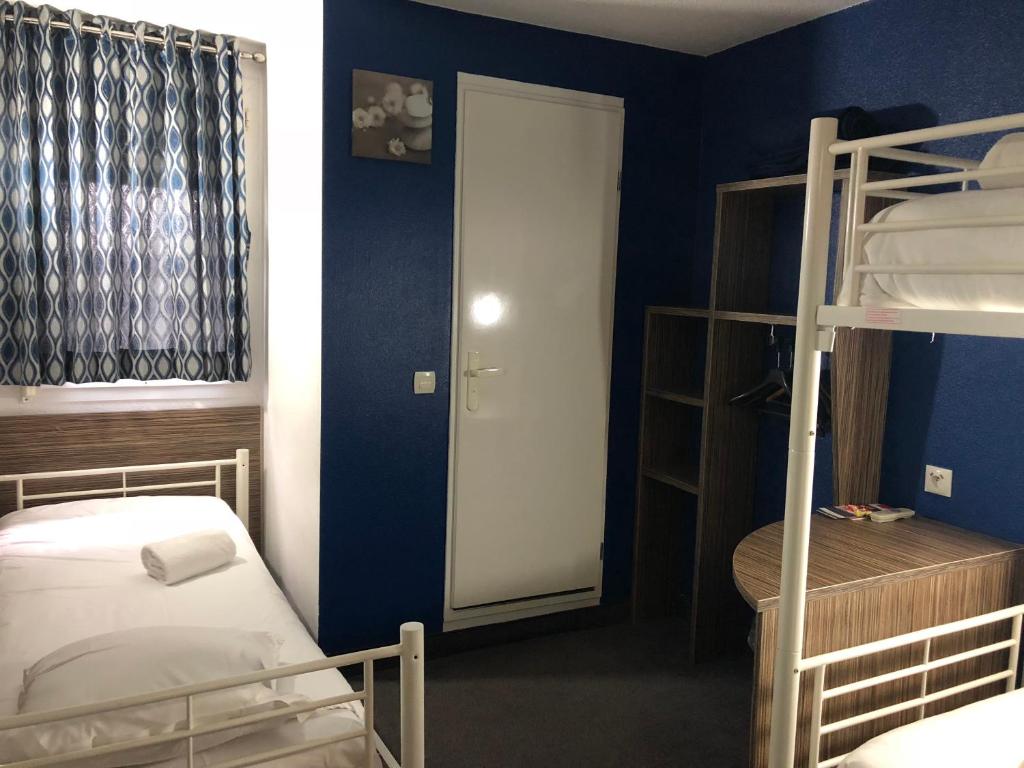 Postel nebo postele na pokoji v ubytování Fasthotel Lens Noyelles Godault