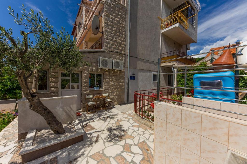 Marko Beachfront Apartments Seget Trogir - 家庭景观两卧室公寓