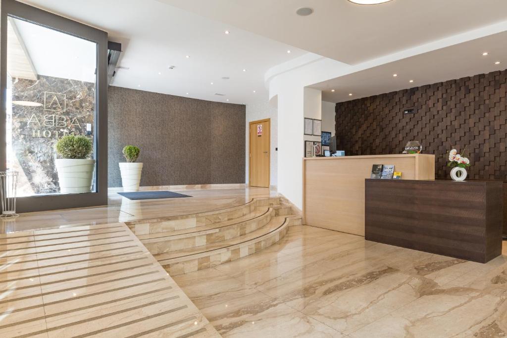 TV a/nebo společenská místnost v ubytování Abba Hotel