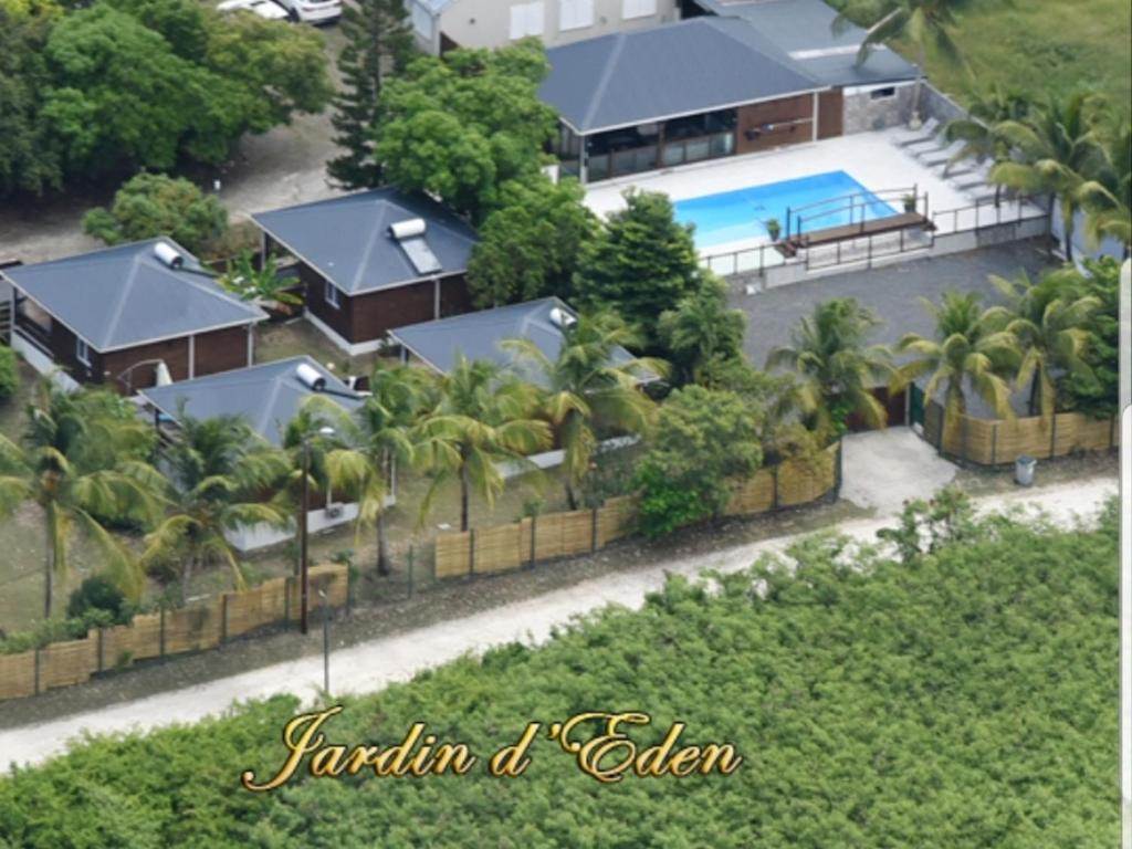 Bazén v ubytování Jardin D'eden nebo v jeho okolí