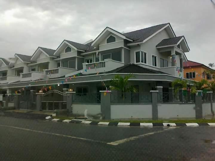 a large white building on the side of a street at Makmur homestay in Taiping