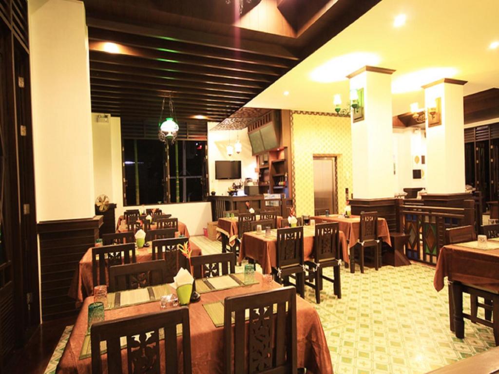 Restaurace v ubytování Dee Andaman Hotel