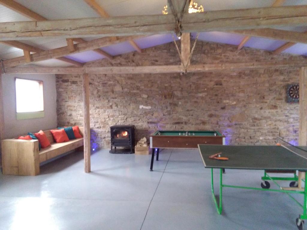 Stolní tenis v ubytování De Ploeg nebo okolí