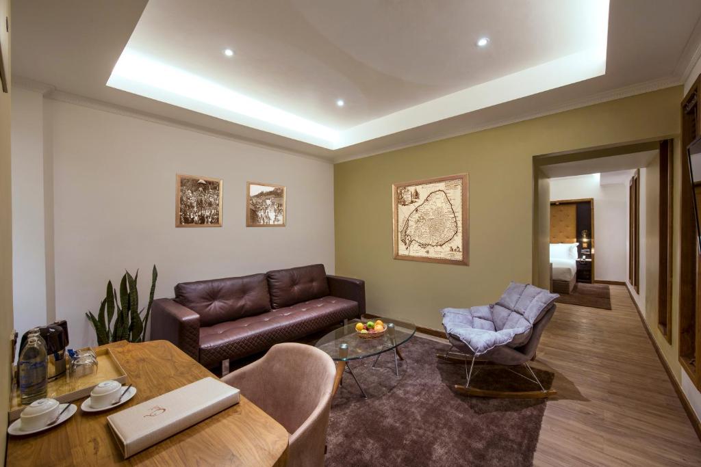 Posezení v ubytování The Radh Hotel