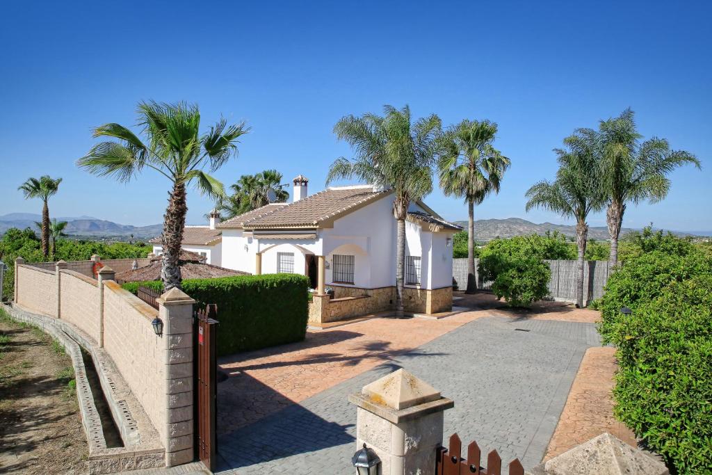 Vonkajšia záhrada v ubytovaní Casa Rural Típica Andaluza, WiFi,Piscina, Barbacoa, Aire Acondicionado, 5min Centros
