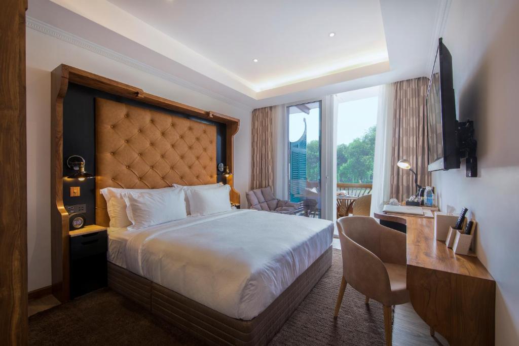 Postel nebo postele na pokoji v ubytování The Radh Hotel