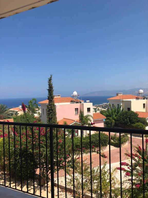 Apartment in Polis Neo Chorio في بوليس خريسوخوس: منظر من شرفة المنزل