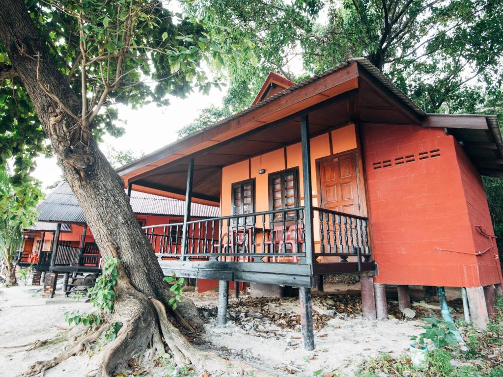 Das Gebäude in dem sich die Lodge befindet
