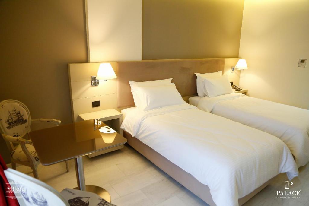 Postel nebo postele na pokoji v ubytování Hotel Palace