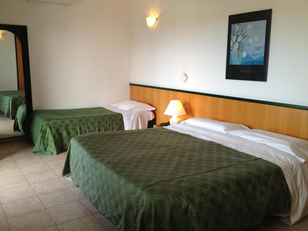Postel nebo postele na pokoji v ubytování Hotel Ambrosio La Corte