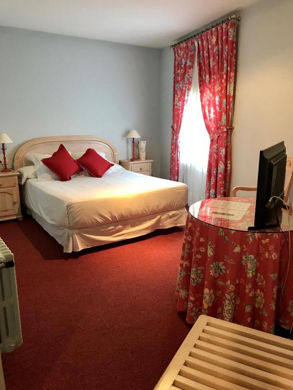 Postel nebo postele na pokoji v ubytování Hotel Jaume