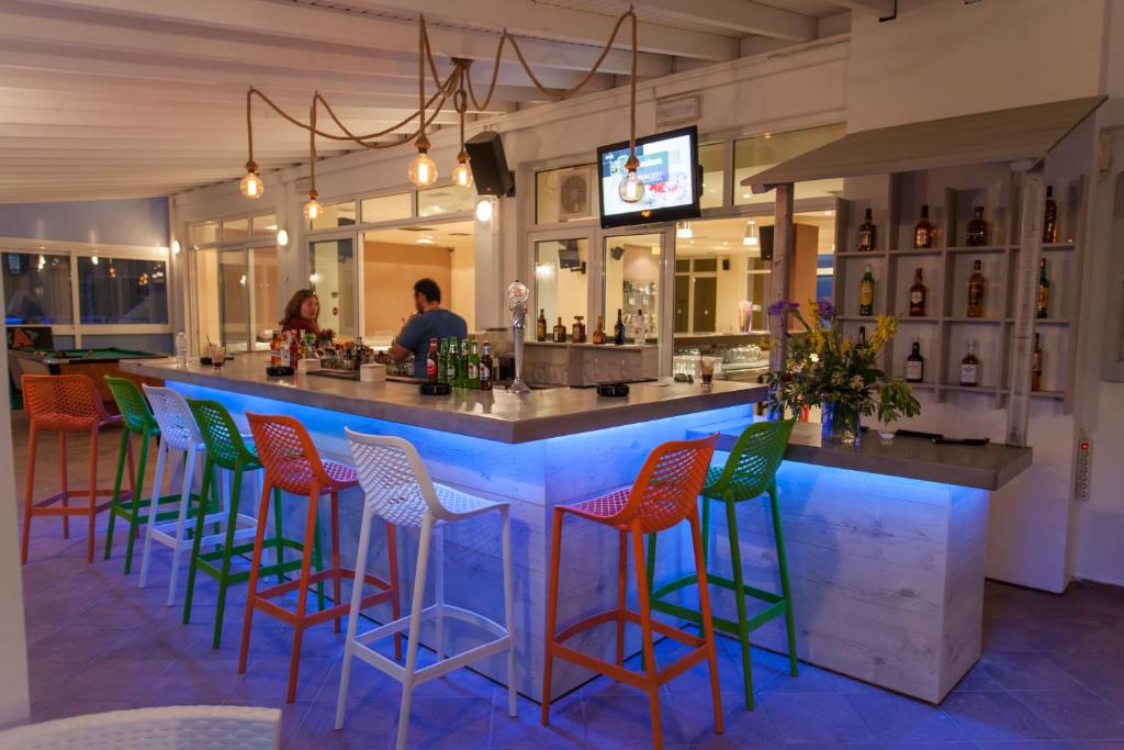 Lounge nebo bar v ubytování Evelin Hotel
