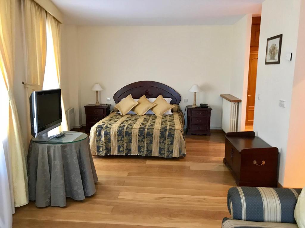 Postel nebo postele na pokoji v ubytování Hotel Jaume
