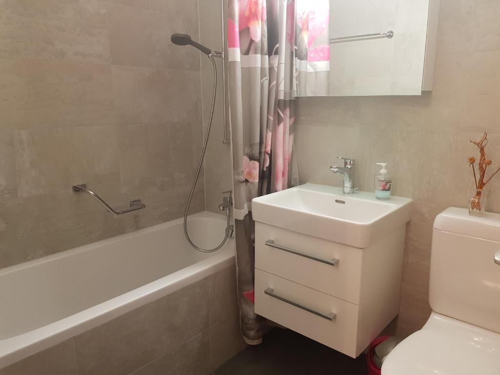 Koupelna v ubytování 2,5 pces Accueillant comme à la maison
