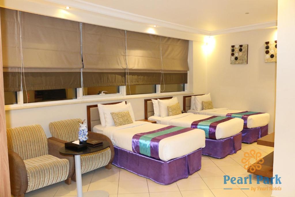 
Family Triple Studio
