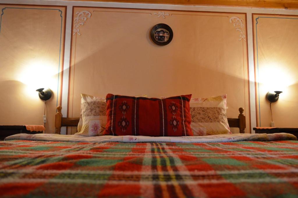Postel nebo postele na pokoji v ubytování Guest House Zlatniyat Telets