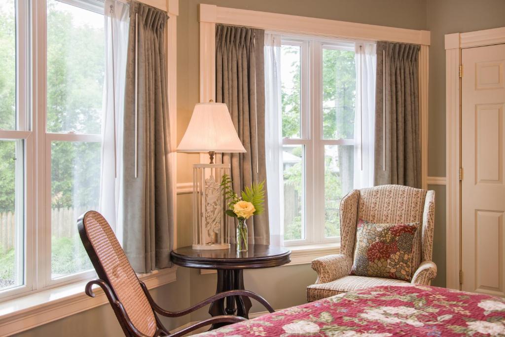 Mira Monte Inn & Suites photo
