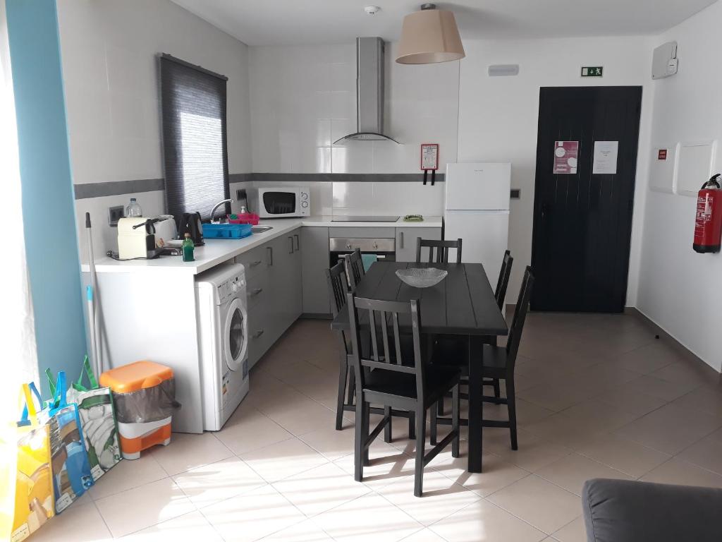 Kuchyň nebo kuchyňský kout v ubytování Apartamentos Basalto