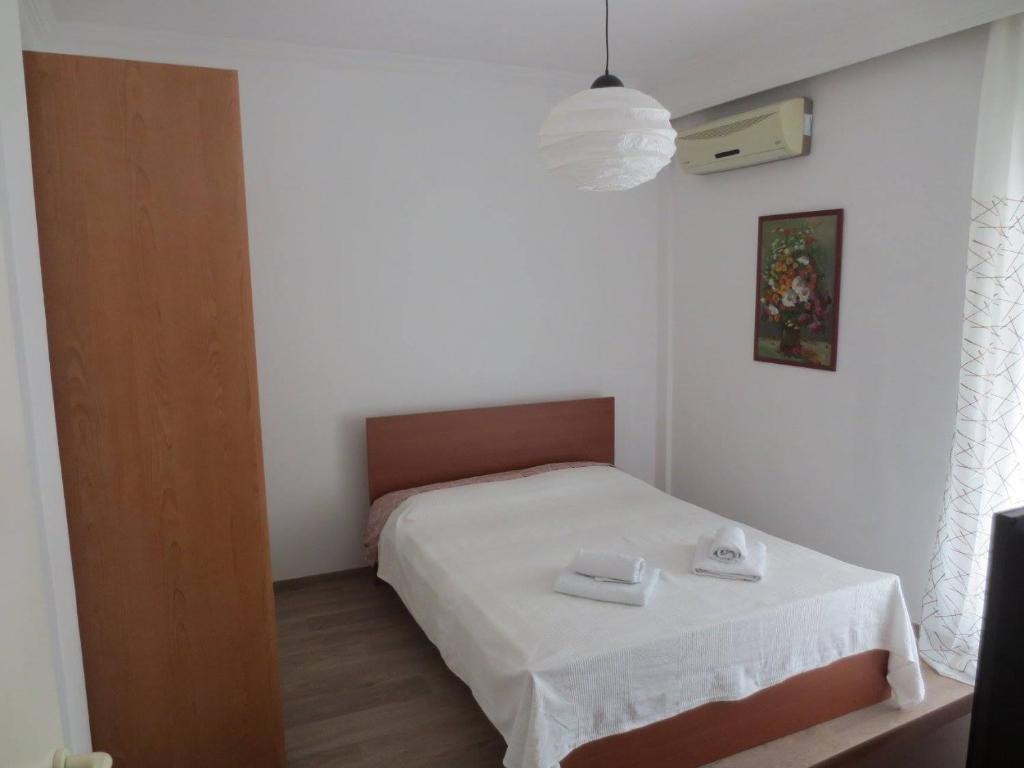 a small bedroom with a bed with a white sheet at Studio Anna Veria Center in Veria