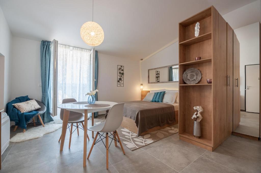 a bedroom with a bed and a table and chairs at City Vibe Studios in Zadar
