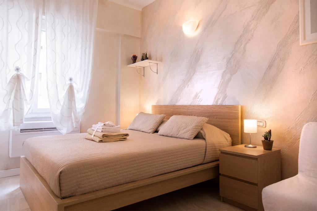 A bed or beds in a room at Gold House