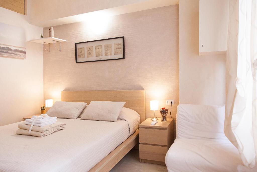 A bed or beds in a room at Gold House