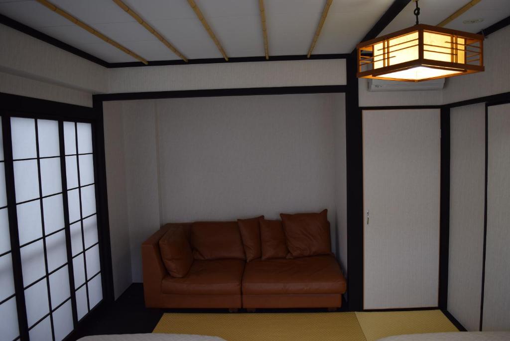 Posezení v ubytování Nozawa Onsen BASECAMP